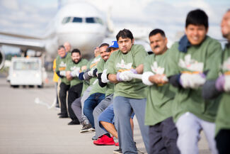 Hudson joins plane pull event at EWR